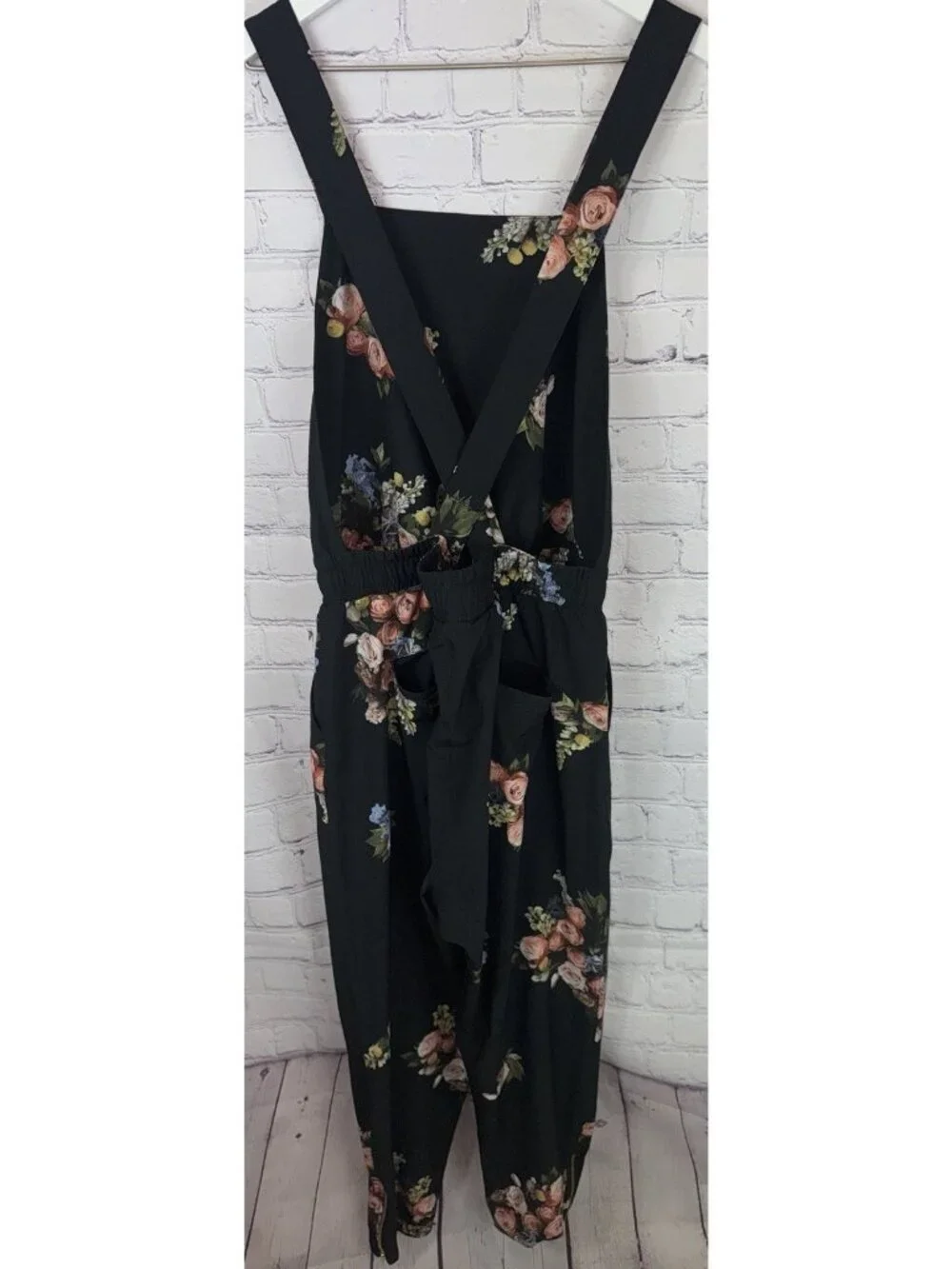 ALBION FIT Rose Black Classic Overall Jumpsuit Size Large Romantic Floral